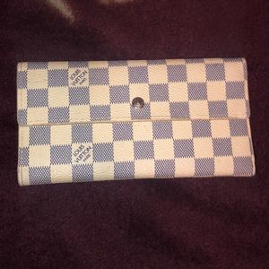 LOUIS VUITTON Damier Azur Canvas Sarah Wallet